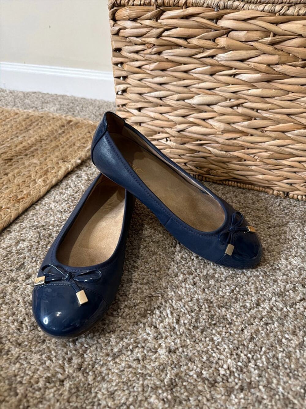 Vionic navy blue leather ballet flat 7.5 soft EUC 703